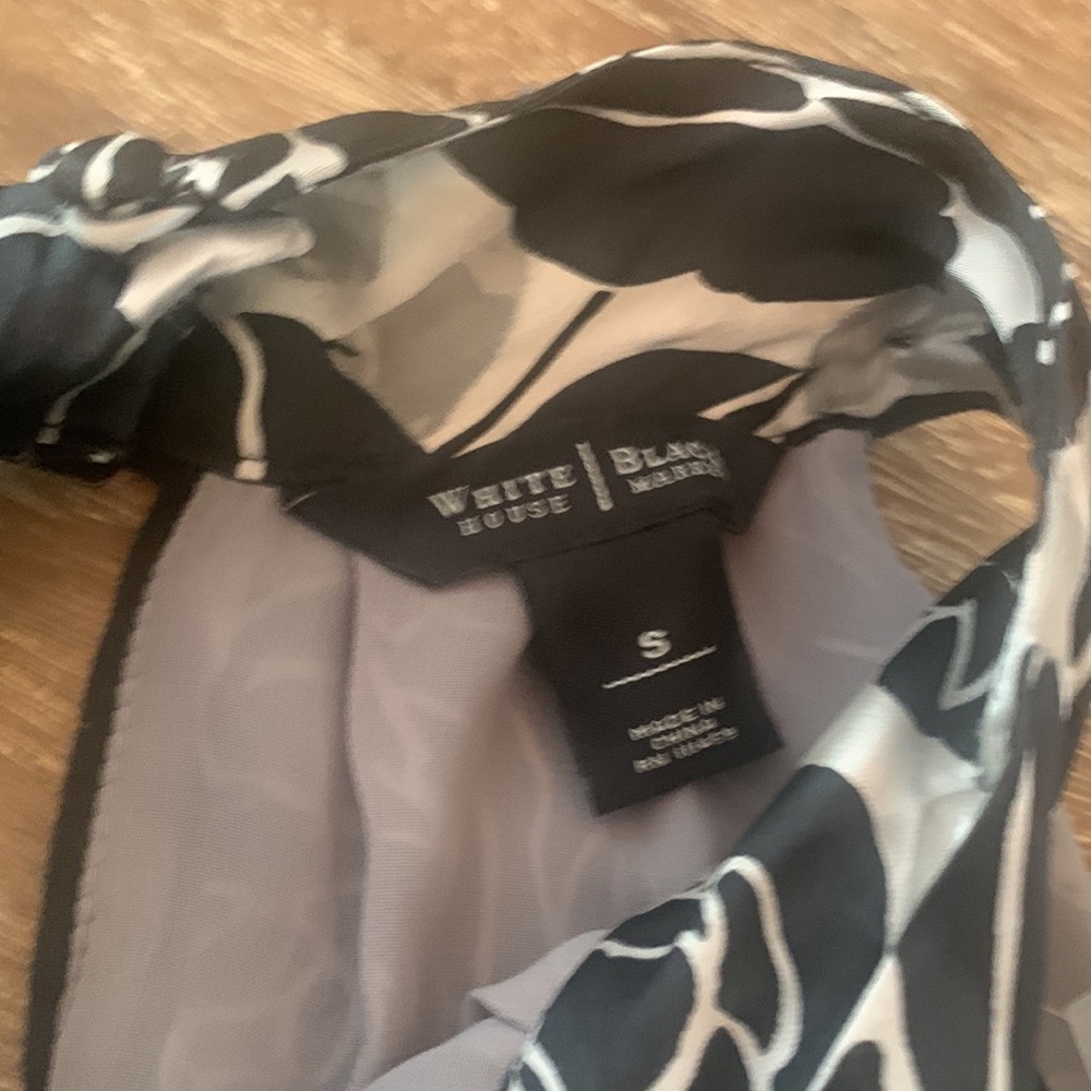 White House black market sleeveless blouse- size small - Picture 3 of 8